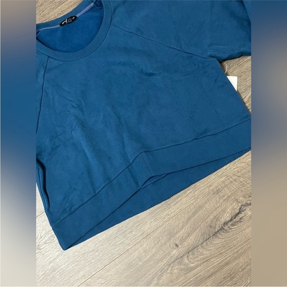 *NWT* BEYOND YOGA UPLIFT CROPPED PULLOVER BLUE GEM - Picture 4 of 6